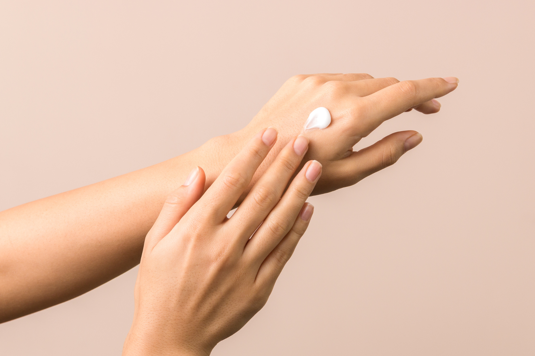 Looking after your fingernails with manuka oil